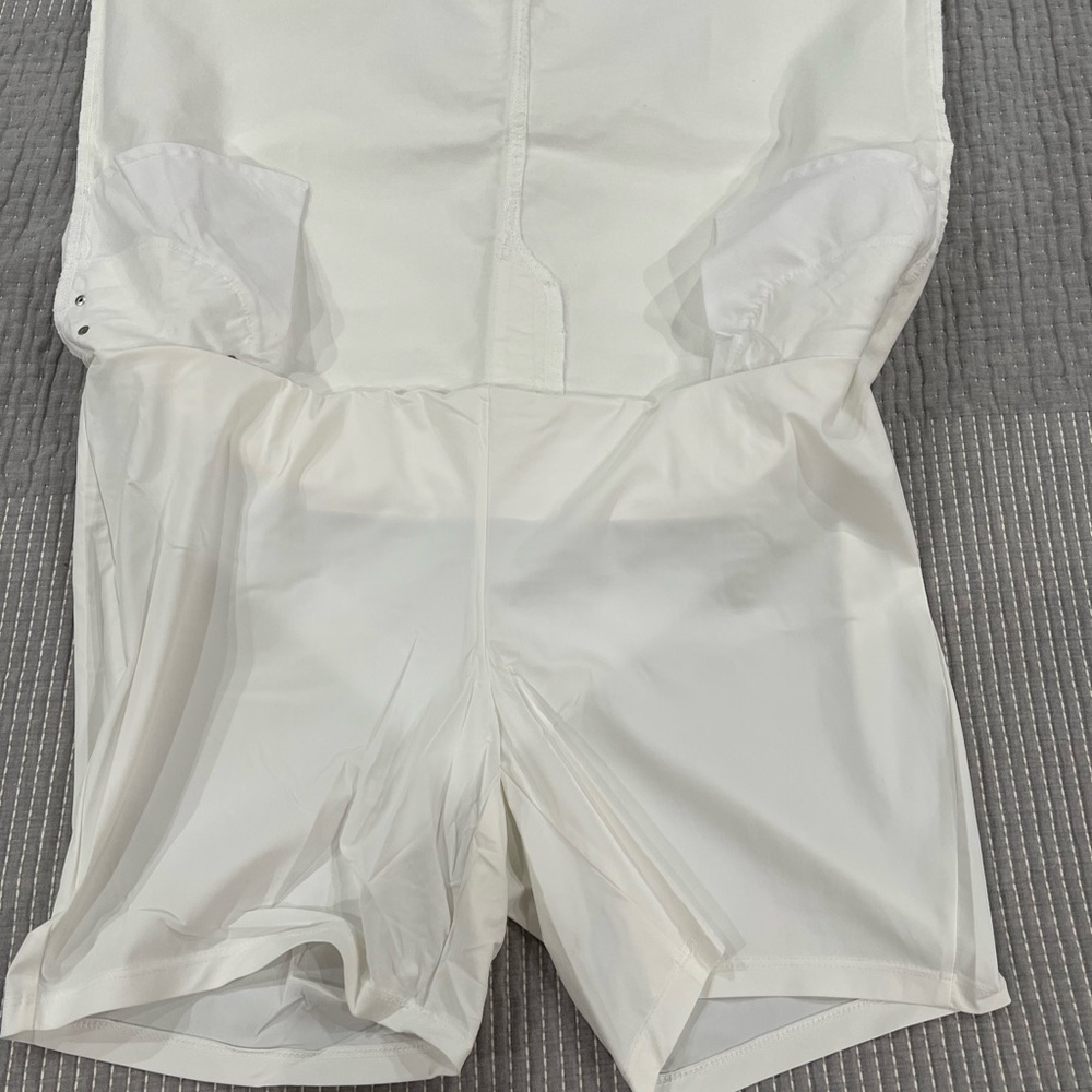 Chic White Mini Skirt/ Skort  for Women, SIZE XL - Picture 6 of 8